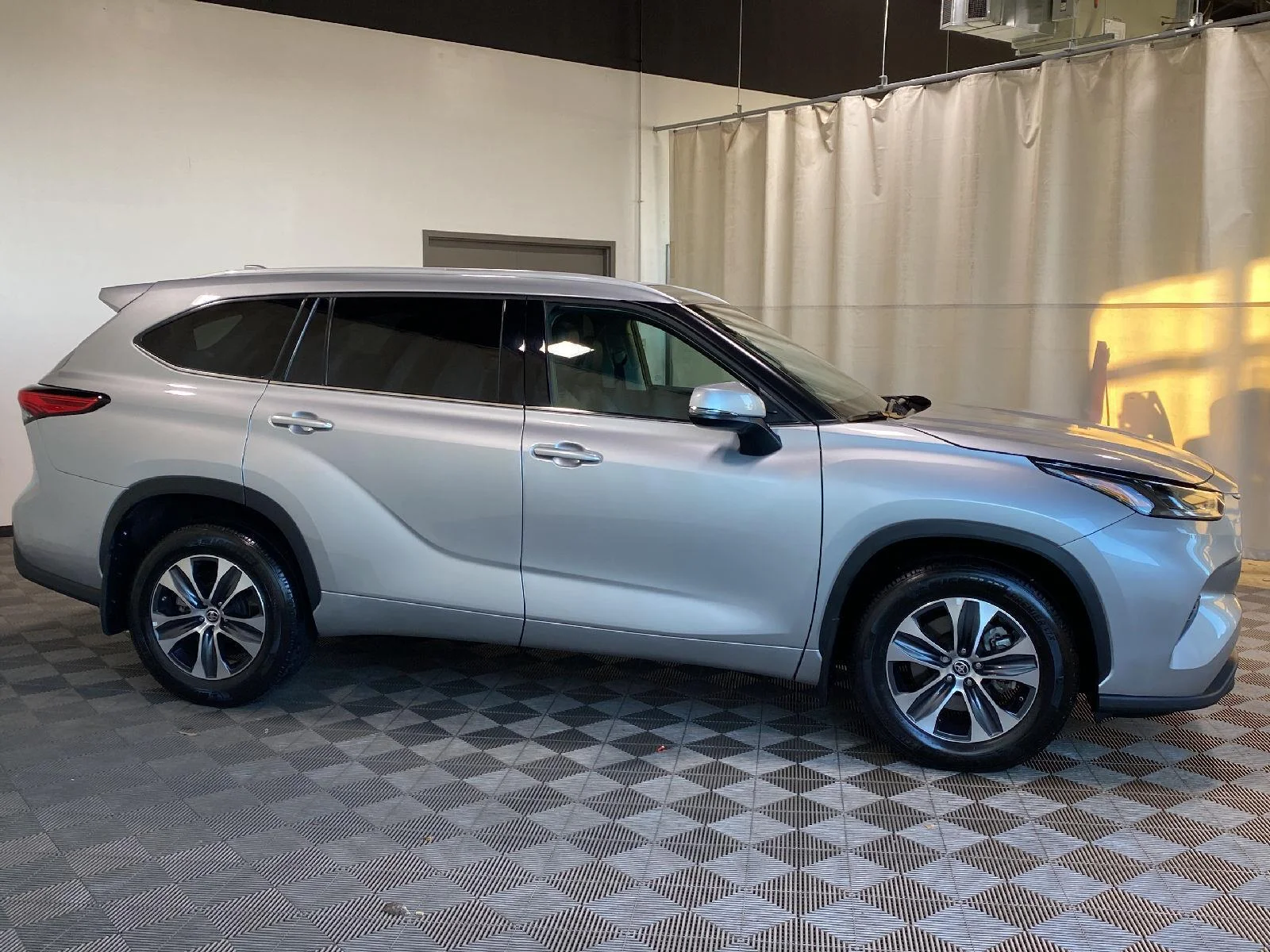 Used 2022 Celestial Silver Metallic Toyota XLE image 2
