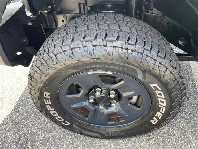 Used 2018 Crystal Metallic Jeep Unlimited Sport S image 29