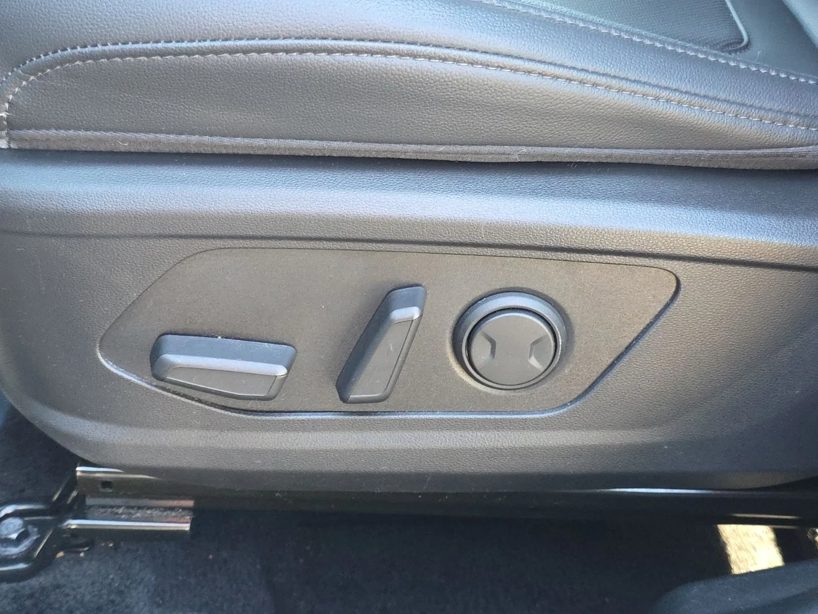 Used 2023 Silver Hyundai SEL image 35