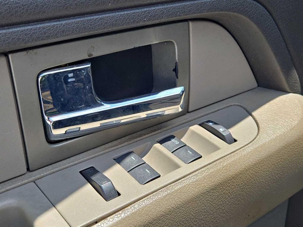 Used 2010 Black Ford XLT image 11