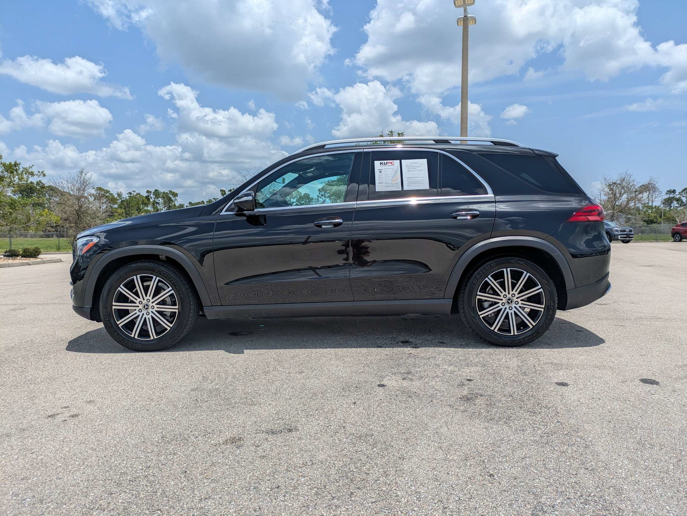 Used 2025 Obsidian Black Metallic Mercedes-Benz GLE 350 image 7