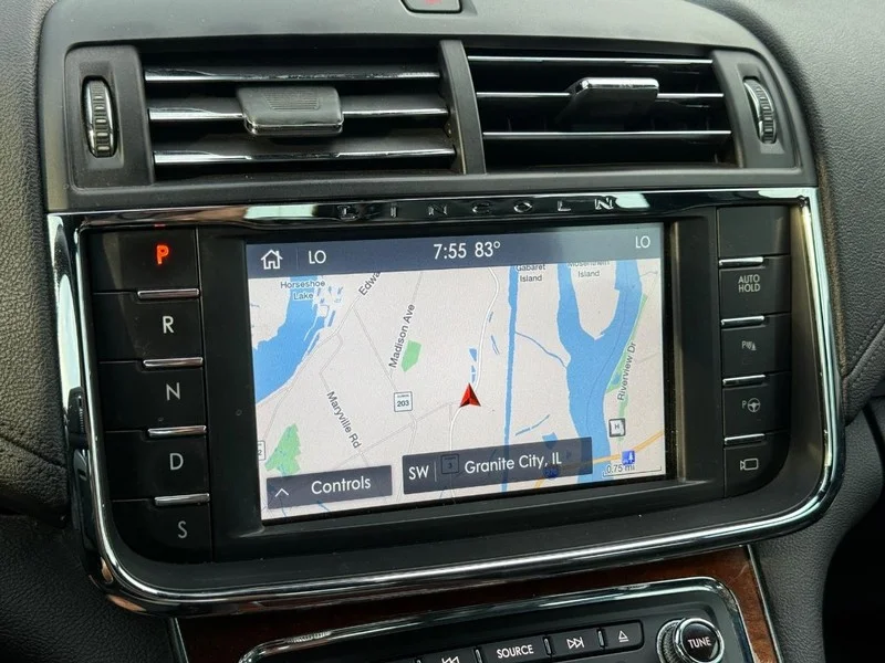 Used 2020 Black Lincoln Reserve AWD image 16