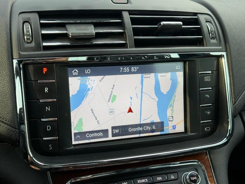 2020 Lincoln Continental Reserve - Photo 16