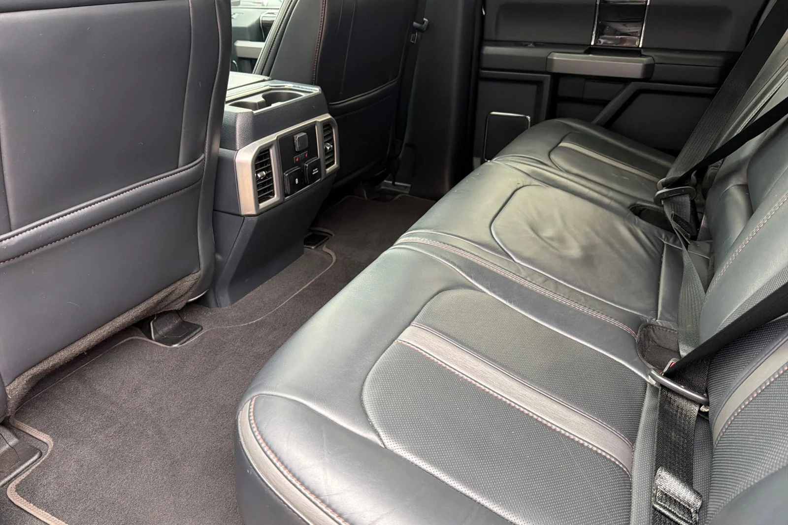 Used 2022  Ford  image 10