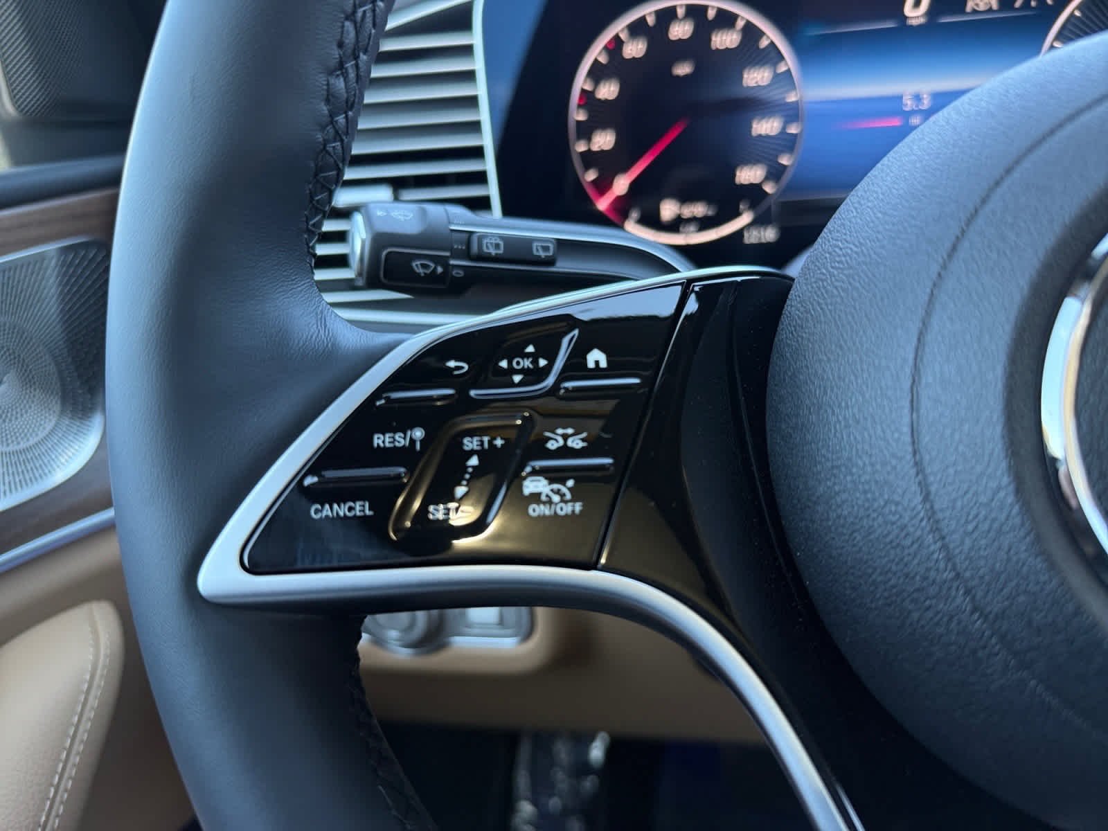 New 2026 Polar White Mercedes-Benz GLE 350 image 24