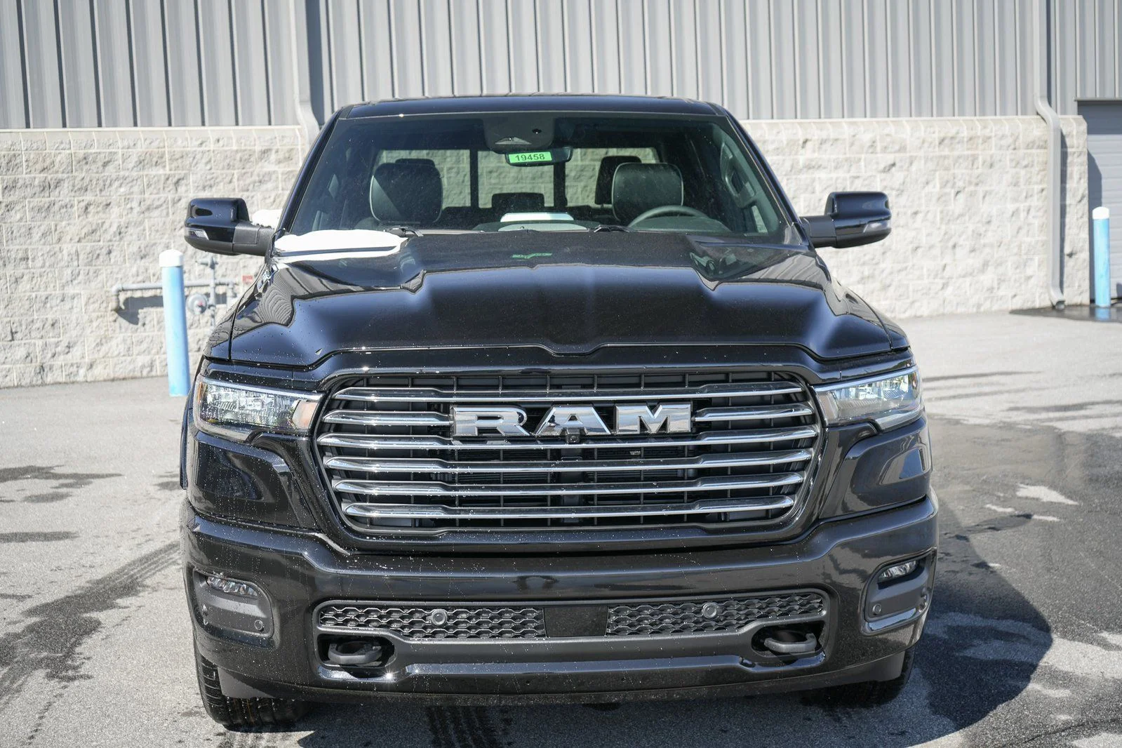 New 2026 Diamond Black Crystal Pearl-Coat Exterior Paint RAM Laramie image 2