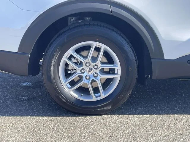 New 2026 Star White Metallic Tri-Coat Ford Active image 7