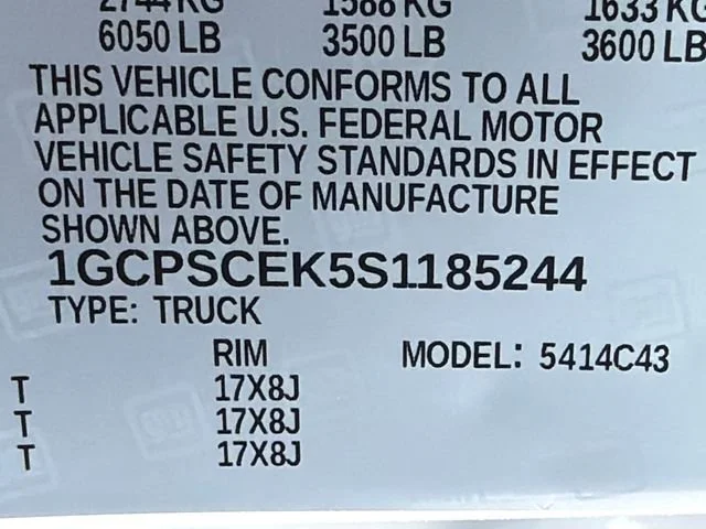 Used 2025 Summit White Chevrolet WT/LT image 32