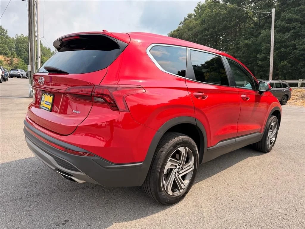 Used 2022 Red Hyundai SE image 12