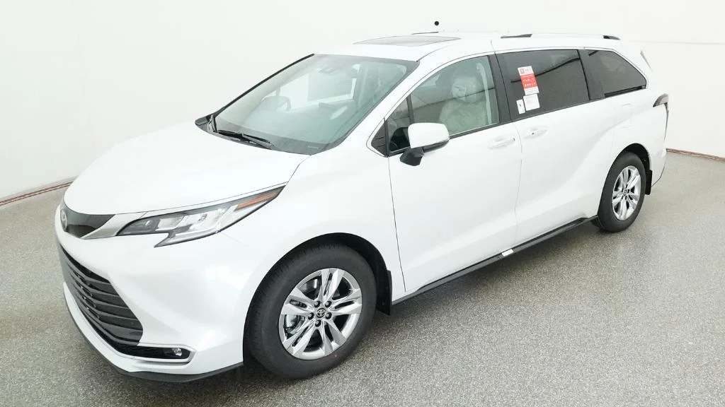 2026 Toyota Sienna Limited 7-Passenger Hybrid FWD's photo