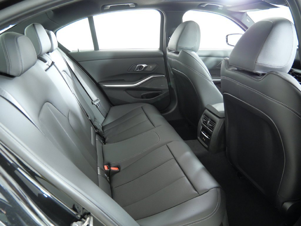 New 2026 Black Sapphire Metallic BMW 330i xDrive image 25