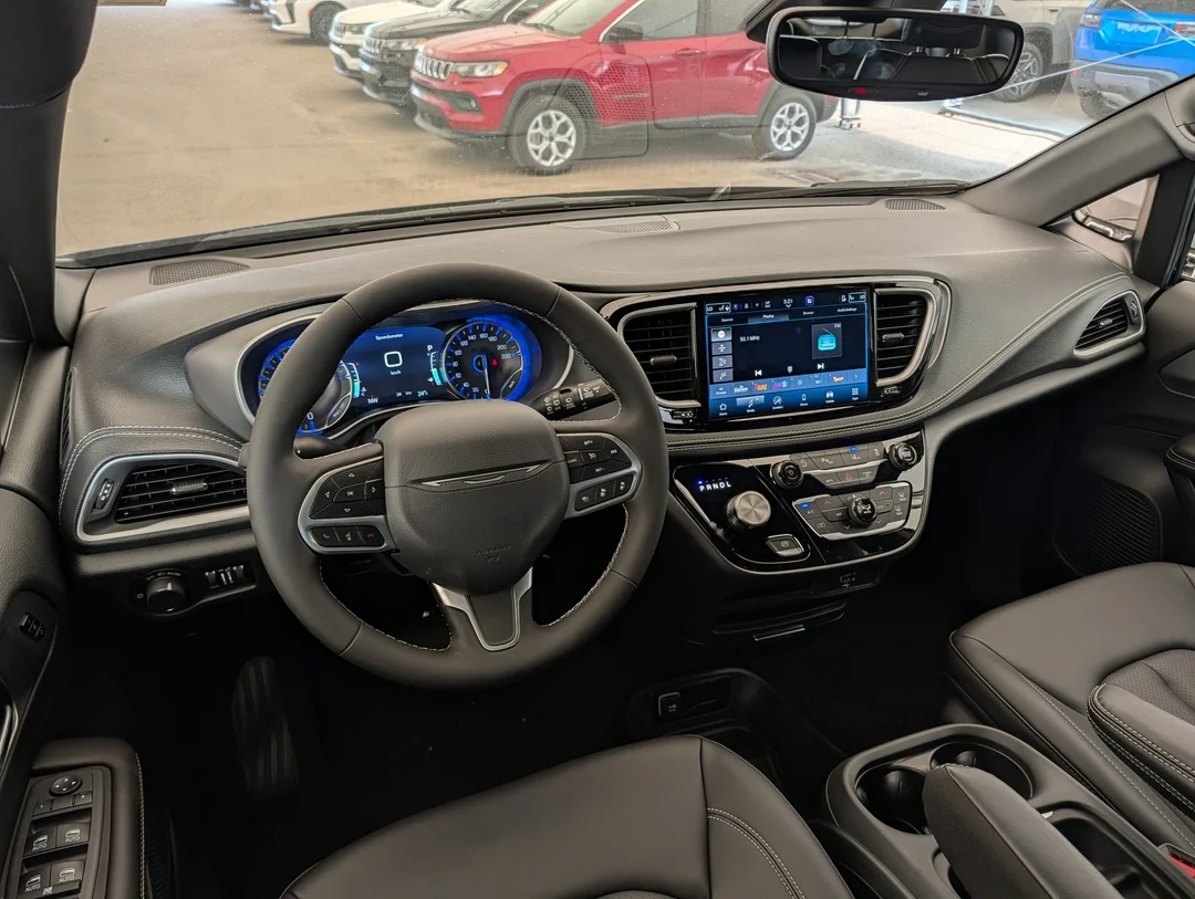 New 2027 Black Chrysler Select - - FWD - Stow n Go Seating - Adaptive Cruise - Apple CarPlay & More! image 24