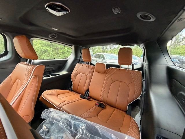 New 2026 Bright White Clear-Coat Exterior Paint Chrysler  image 20