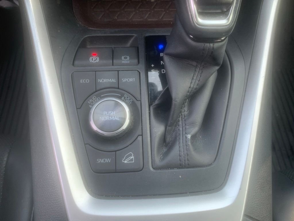 Used 2019 Pearl Toyota Limited image 22