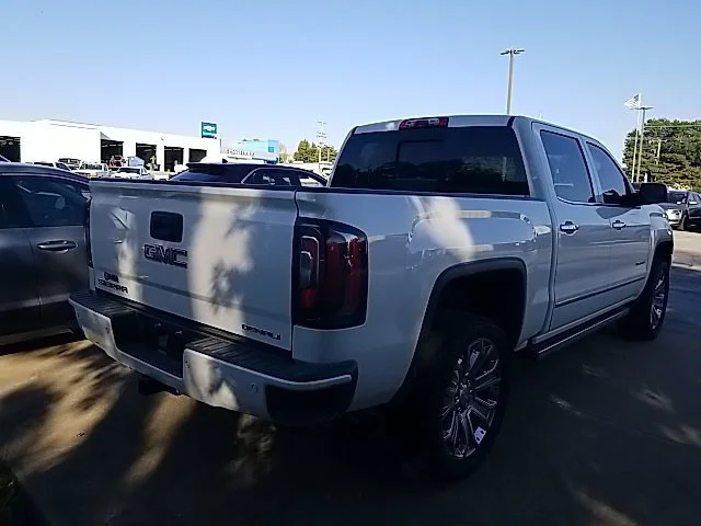 Used 2018 WHITE FROST TRICOAT GMC Denali image 28