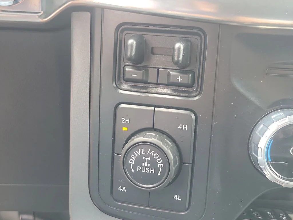 Used 2023 Silver Ford Lariat image 28