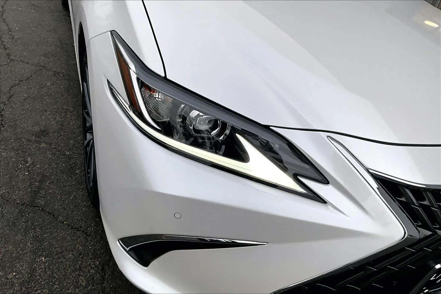 Certified Used 2022 EMINENT WHITE PEARL Lexus  image 32