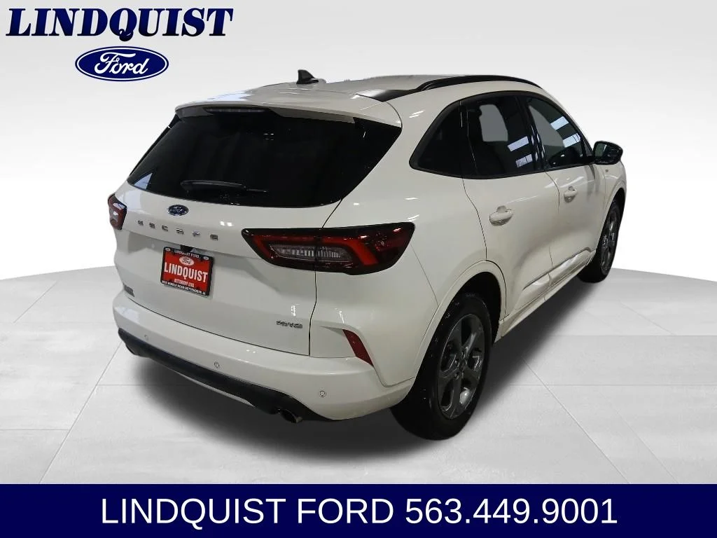 Used 2023 White Metallic Ford ST-Line image 8