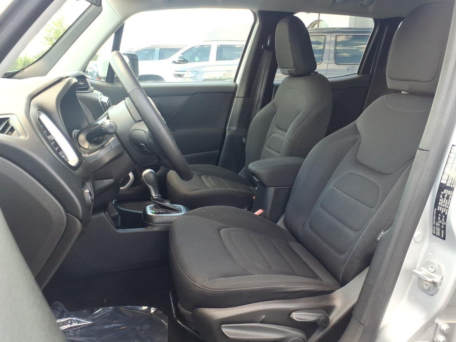 Used 2019 Glacier Metallic Clearcoat Jeep Latitude image 18