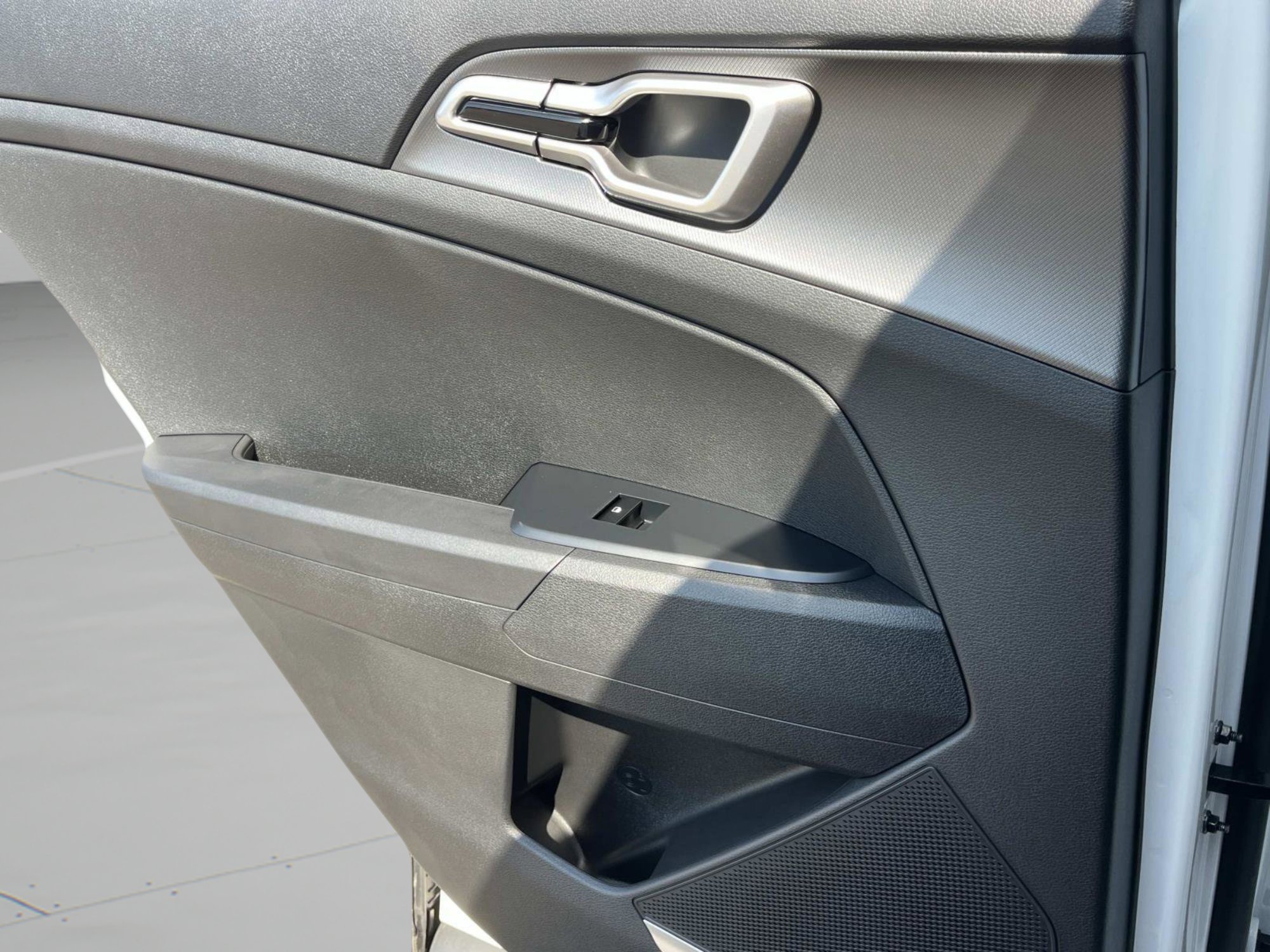 New 2026 Snow White Pearl Kia S image 18