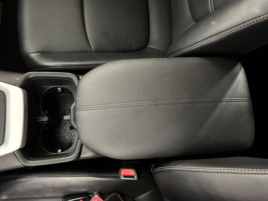 Used 2022 Silver Toyota XLE Premium image 23