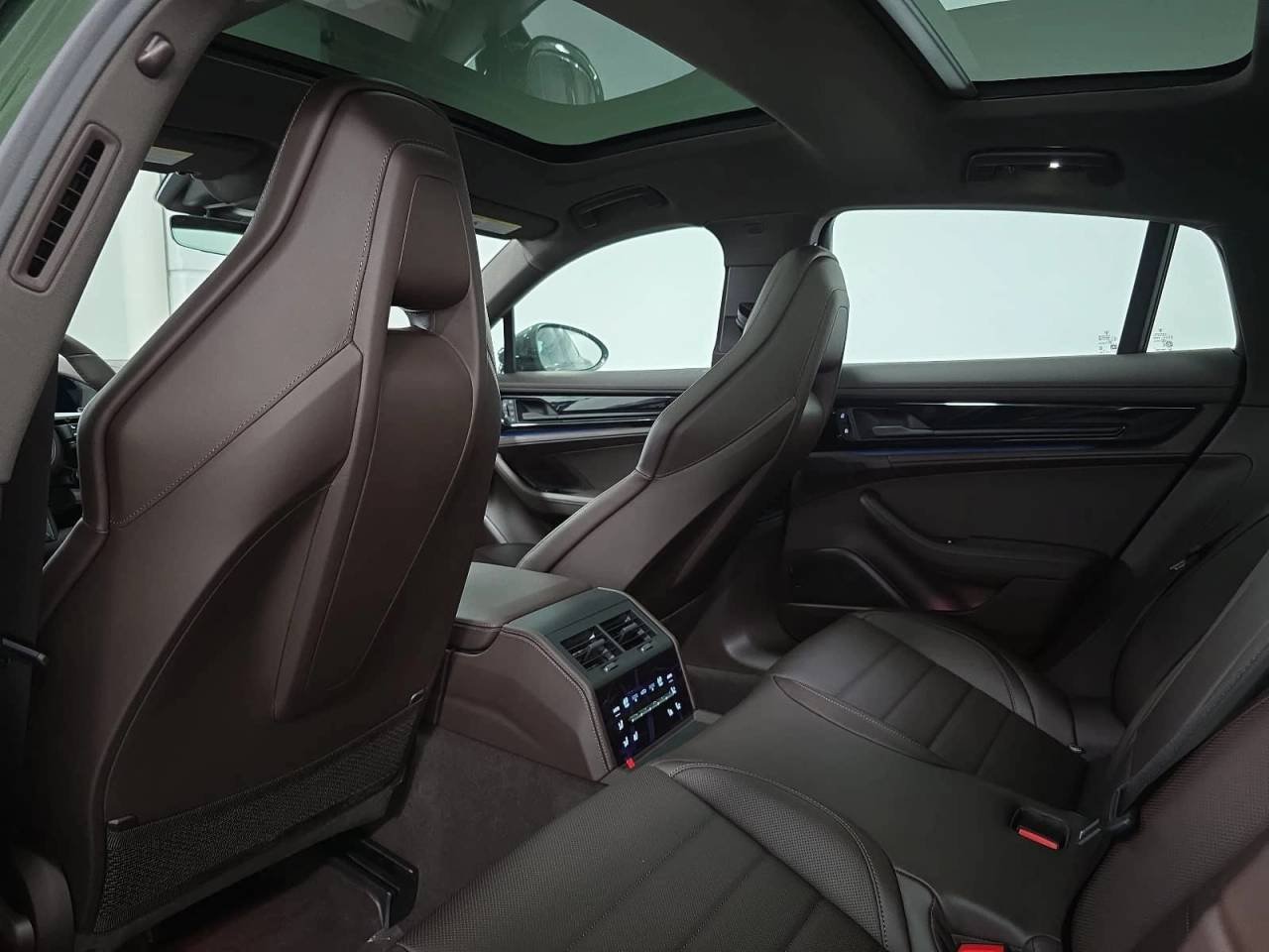 New 2026 Oak Green Metallic Neo Porsche  image 27