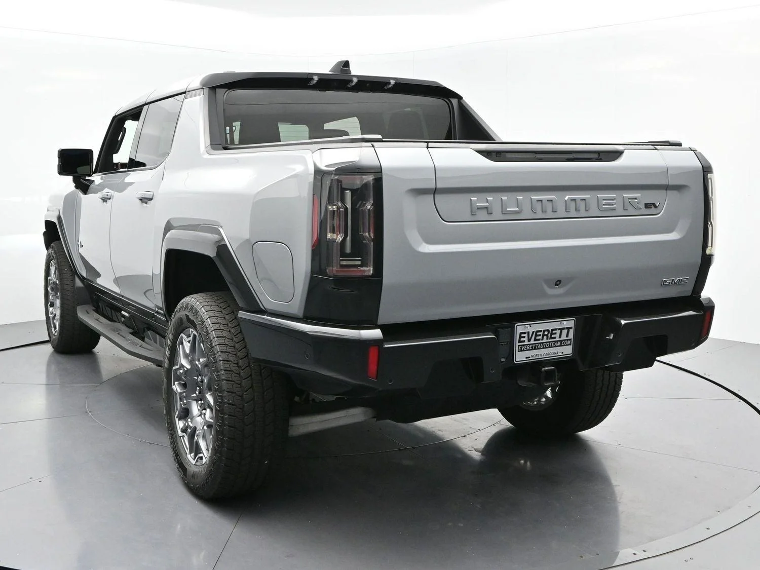 Used 2024 Meteorite Metallic (Grey) GMC 3X image 3