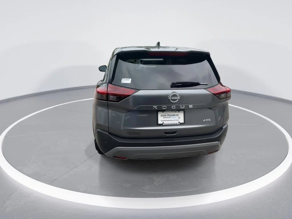 Used 2023 Gray Nissan S image 7
