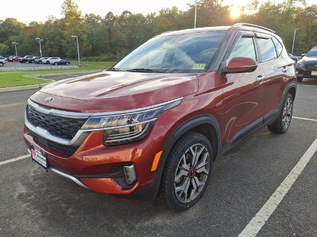 Used 2021 Orange Kia SX image 3