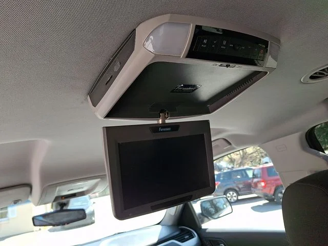 Used 2015 White GMC SLE image 14