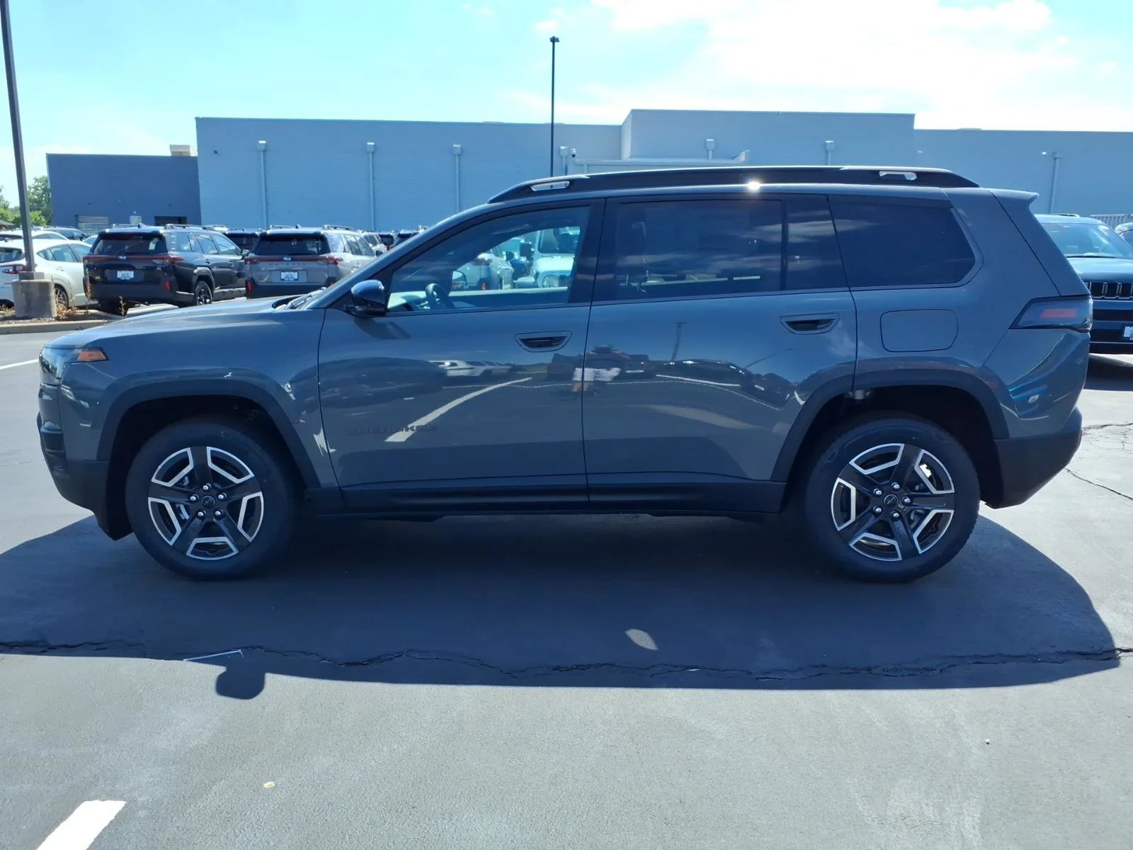 New 2026 Sting-Gray Clear-Coat Exterior Paint Jeep Limited image 3