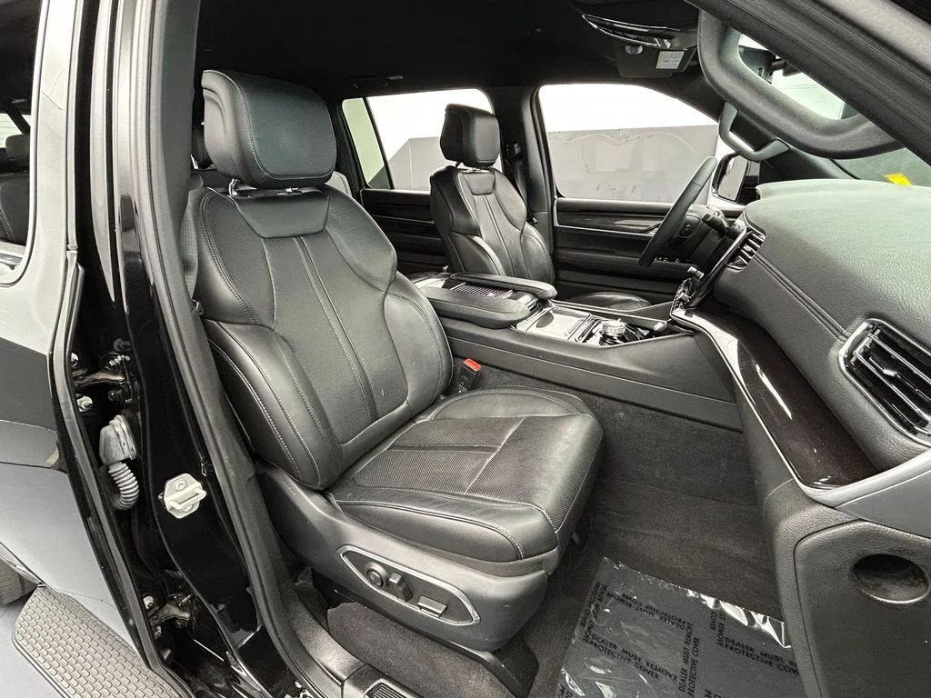 Used 2023 Diamond Black Crystal Pearlcoat Jeep Base image 51
