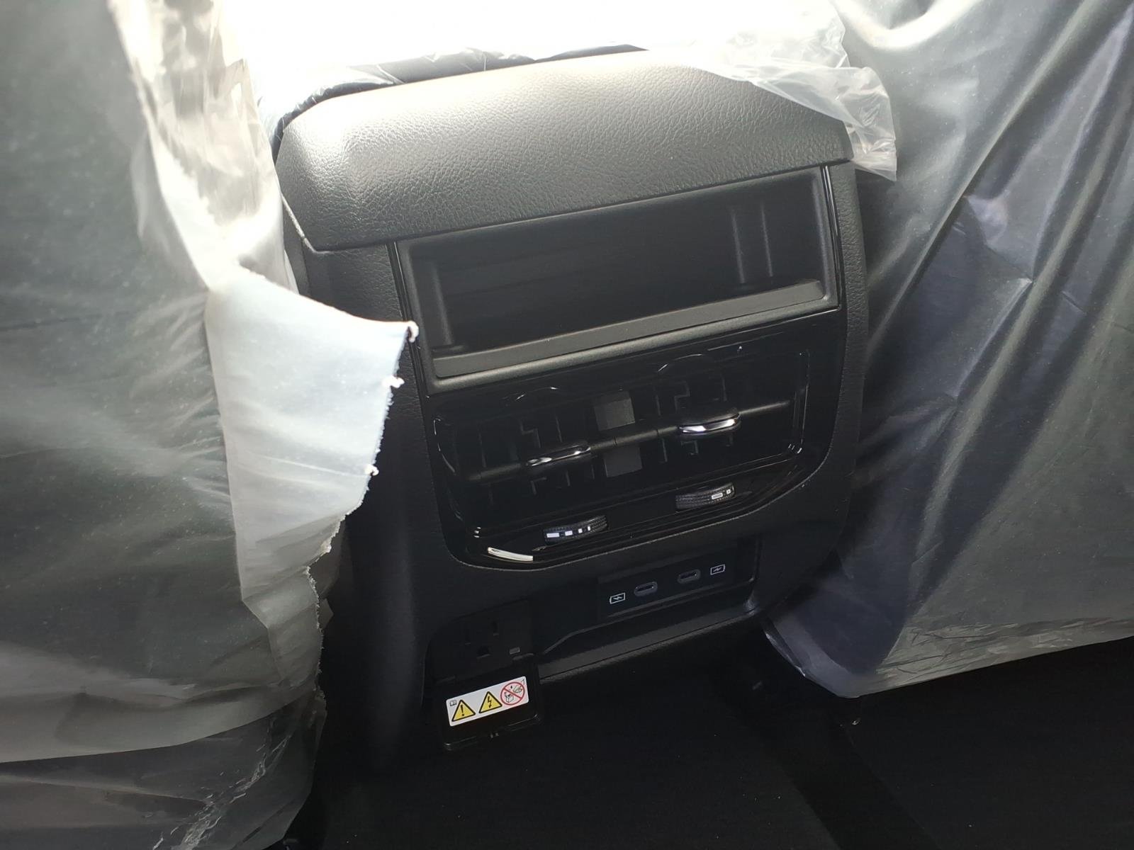 New 2026 Bright White Clear-Coat Exterior Paint Jeep Altitude image 10
