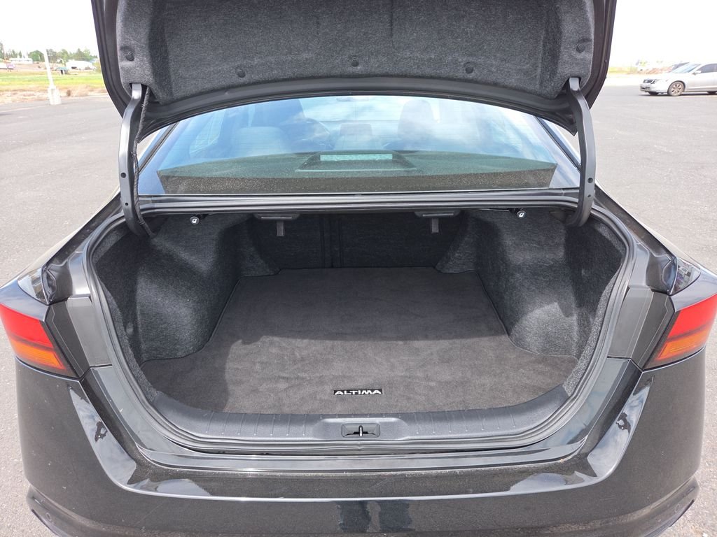 2025 Nissan Altima SV - Photo 18