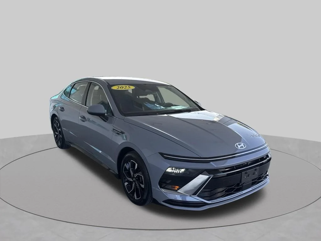 Used 2025 Blue Hyundai SEL image 14