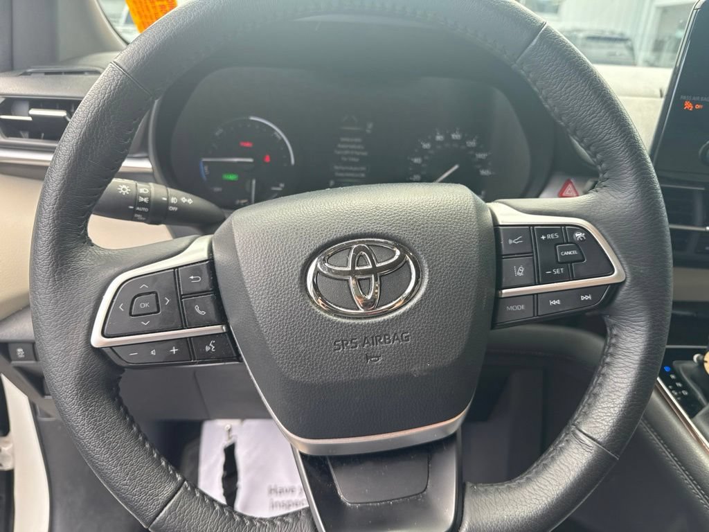 Used 2024 Wind Chill Pearl Toyota XLE image 3
