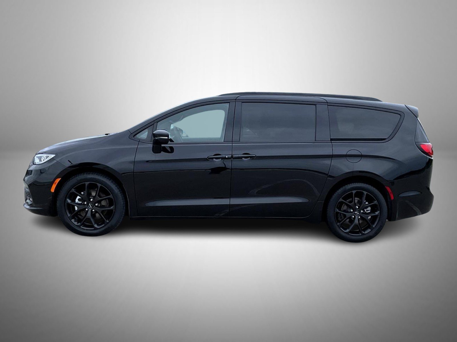 Used 2025 Black Chrysler Limited image 8