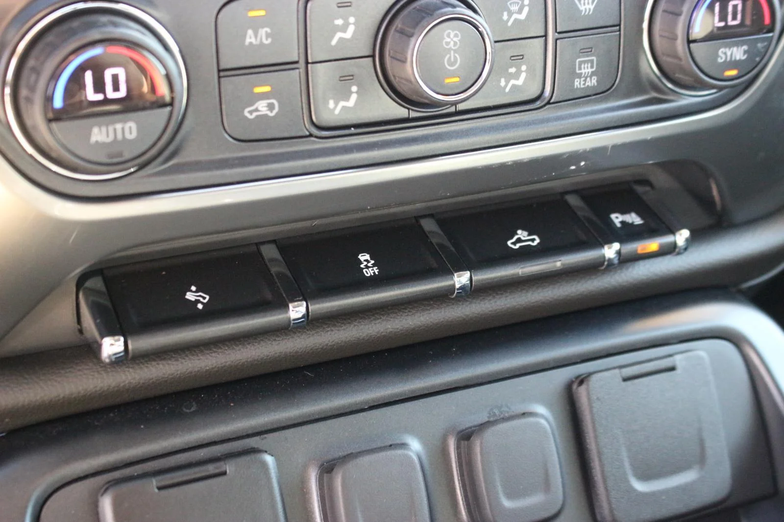 Used 2018 GRAPHITE METALLIC Chevrolet LTZ image 27