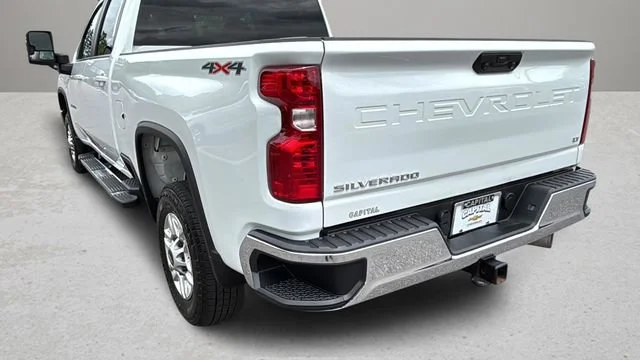 Used 2025 Summit White Chevrolet LT image 10