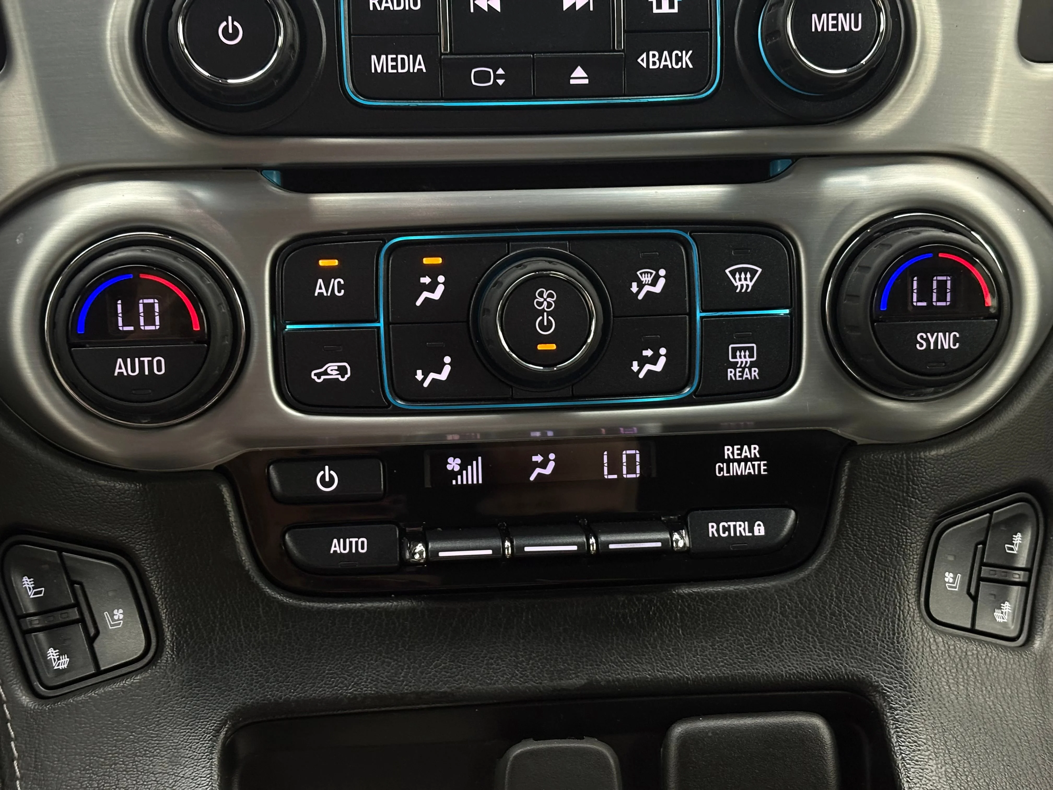 Used 2018 SUMMIT WHITE GMC SLT image 30