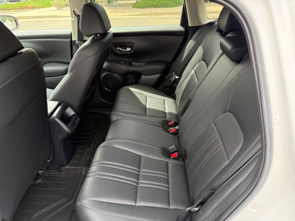 Used 2024 Platinum White Pearl Honda EX-L image 13