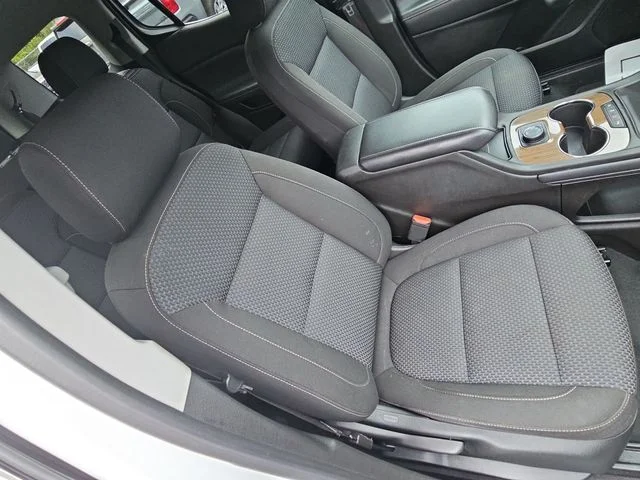 Used 2023 White GMC SLE image 31