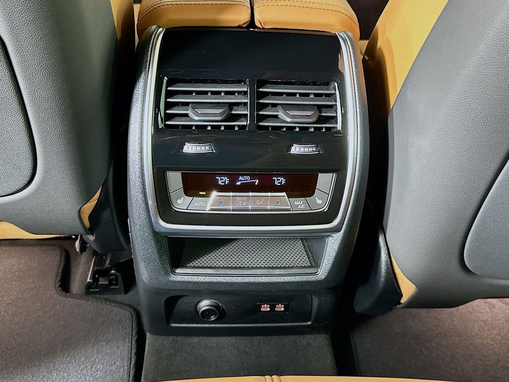 New 2026 Carbon Black Metallic BMW xDrive40i image 18