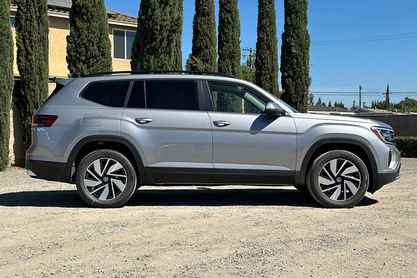 New 2026 Silver Mist Metallic Volkswagen 2.0T SE w/Technology image 3