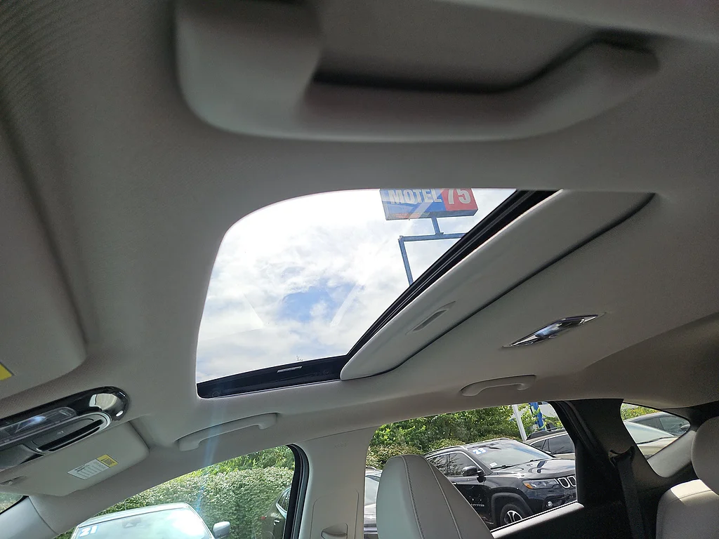 Used 2023 Phantom Black Pearl Hyundai SEL image 23