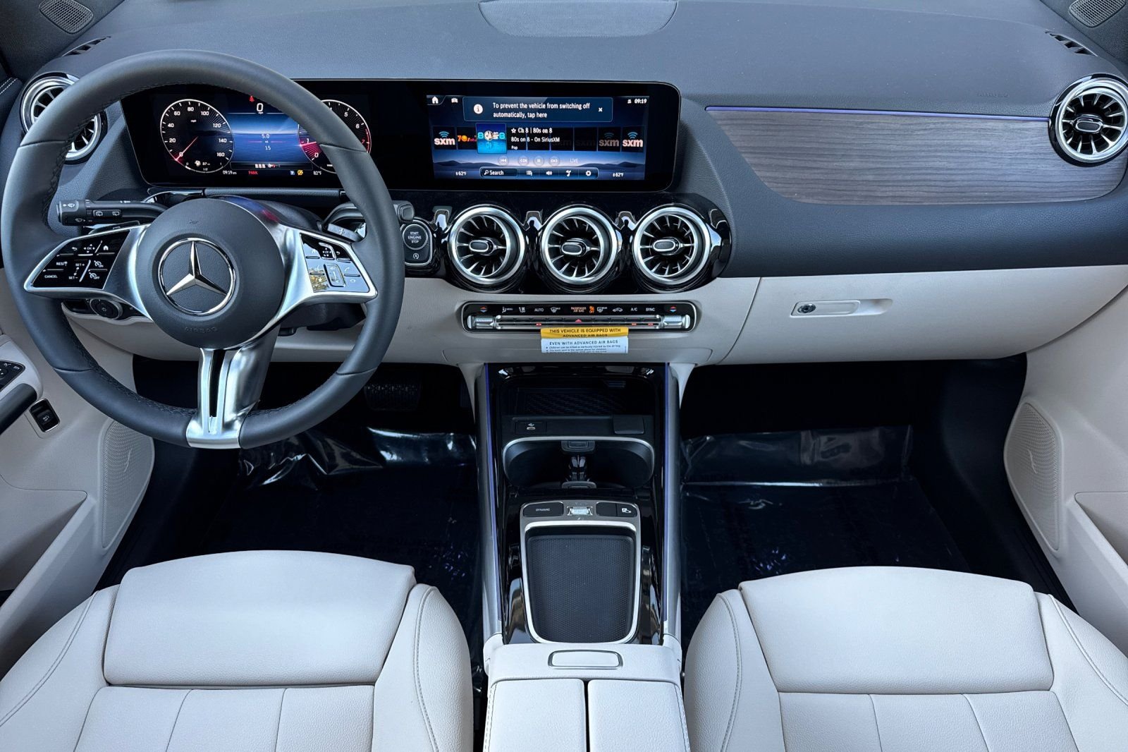 New 2026 Polar White Mercedes-Benz GLA 250 image 2