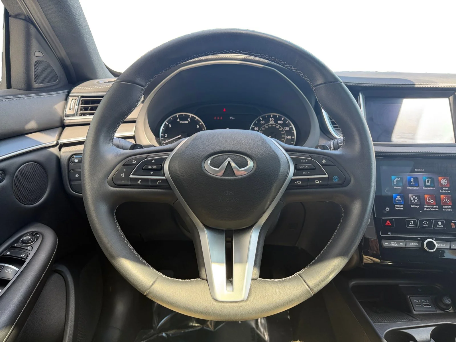 Used 2025 Slate Gray INFINITI LUXE image 10