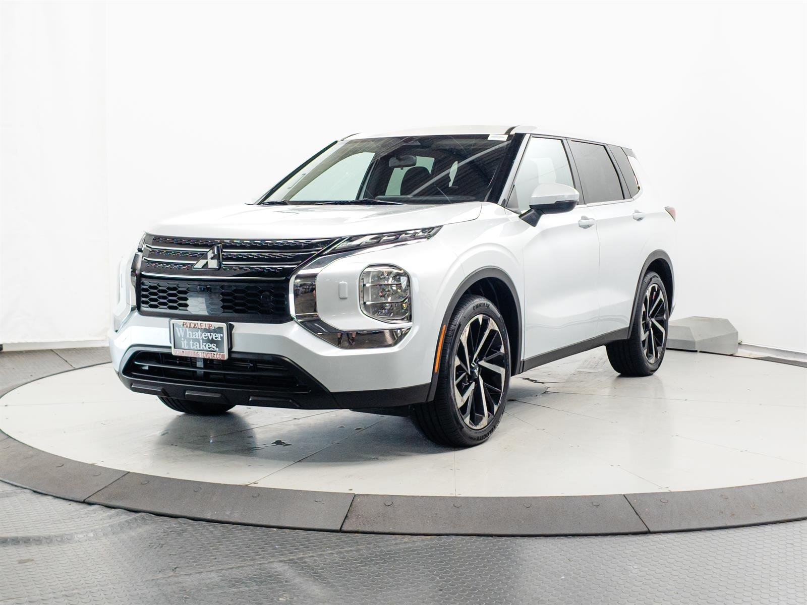 Used 2022 White Mitsubishi ES image 3