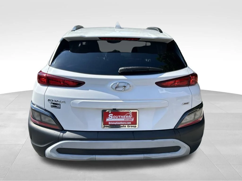 Used 2023 White Hyundai SEL image 4