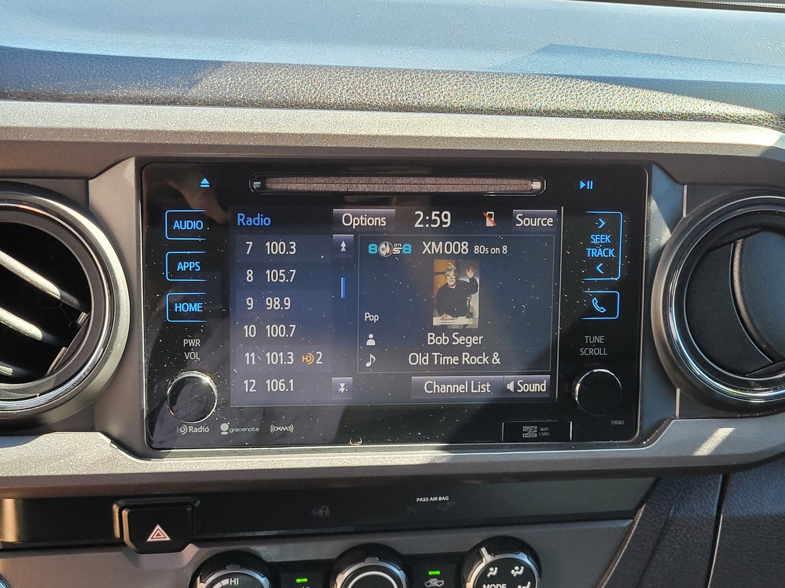 Used 2019  Toyota  image 17